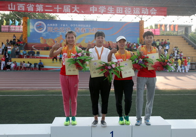 公司独立学院组女子获4X400接力冠军破纪录